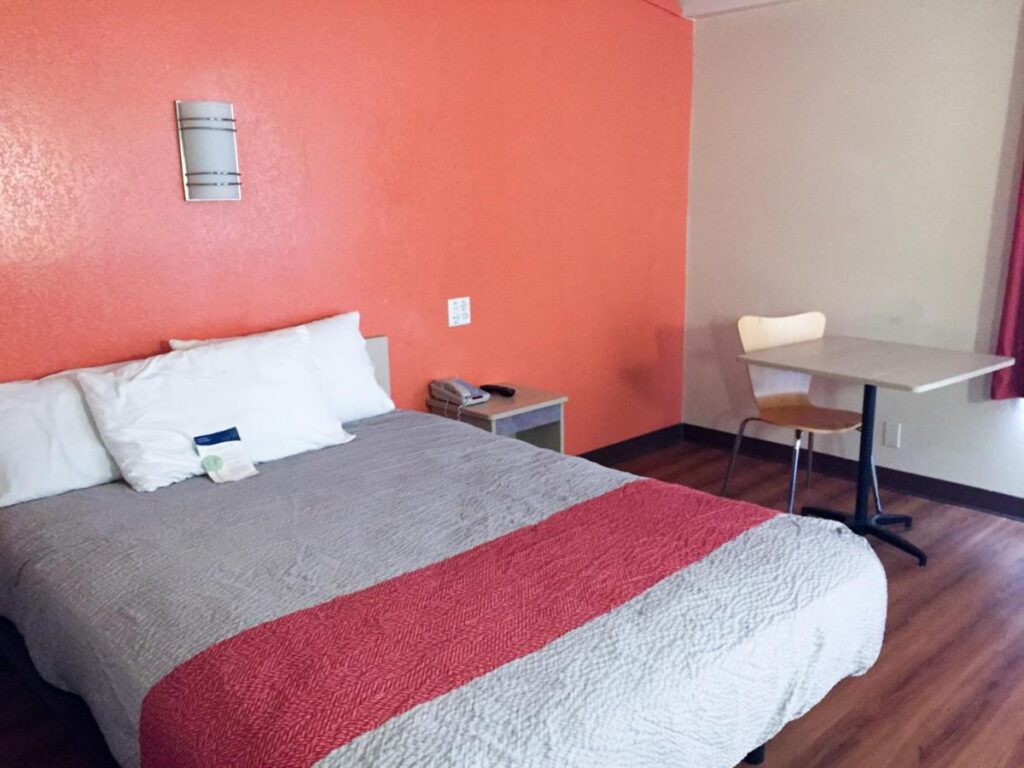 Motel 6-Warwick, RI - Providence Airport - I-95 - Image 2