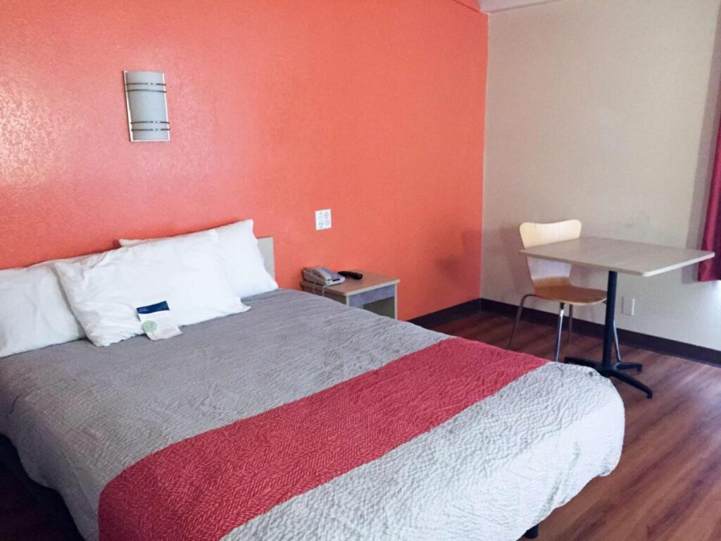 Motel 6-Warwick, RI - Providence Airport - I-95 - Image 3