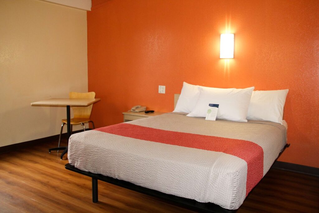 Motel 6-Warwick, RI - Providence Airport - I-95 - Image 6