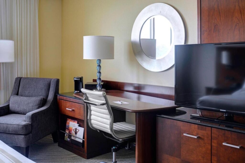 Newport News Marriott at City Center - Image 3