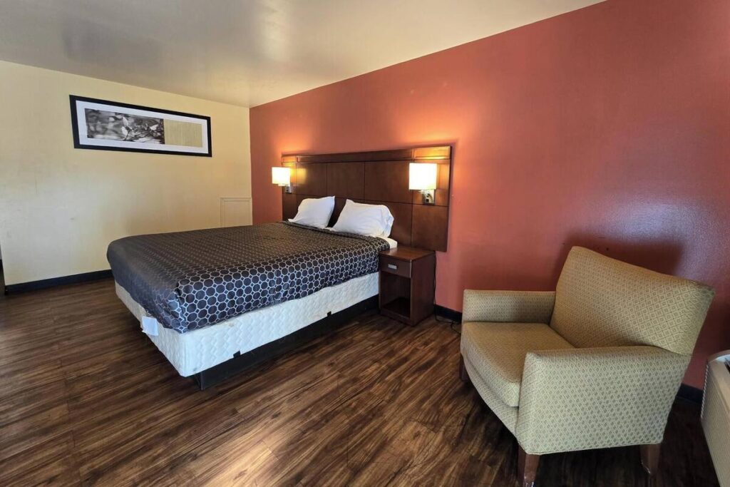 Sunrise Inn By OYO Newport News US-60 - Image 5