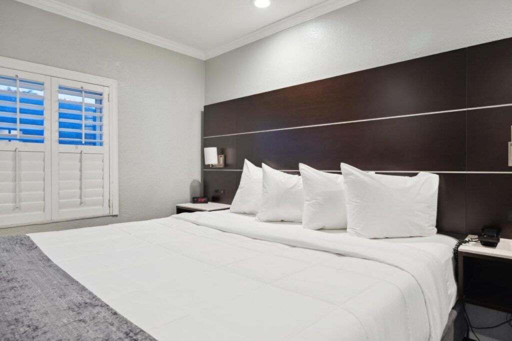 Bayhill Inn - Image 2