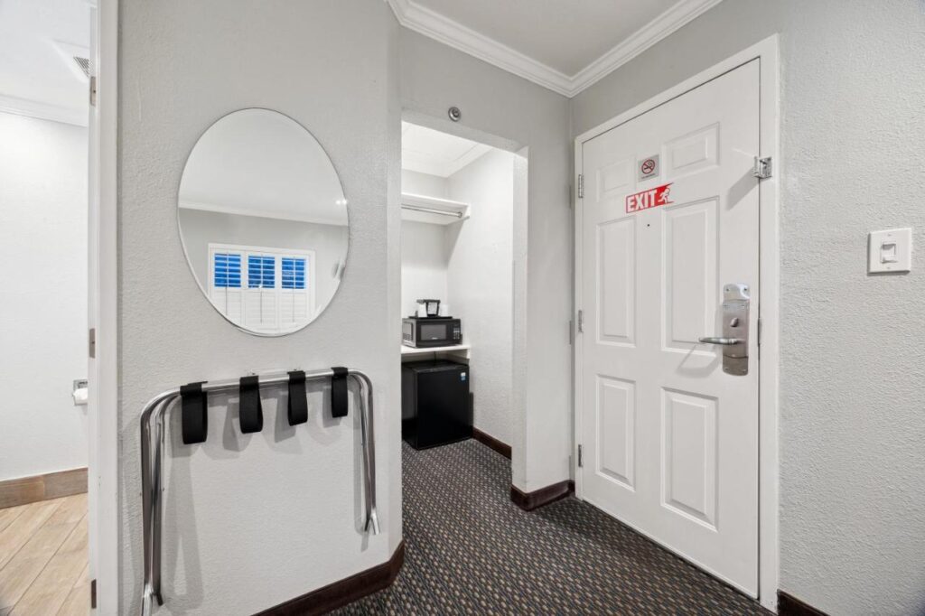 Bayhill Inn - Image 4