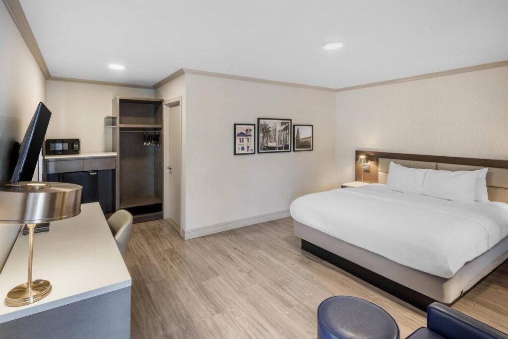 Best Western Plus Executive Suites - Image 2