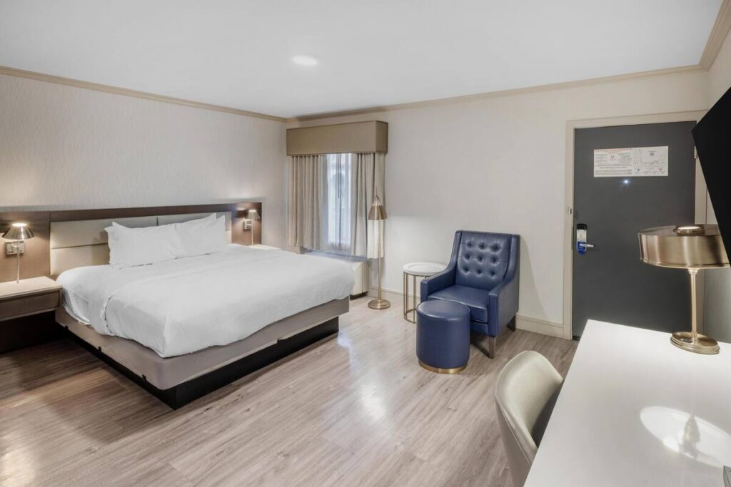 Best Western Plus Executive Suites - Image 3