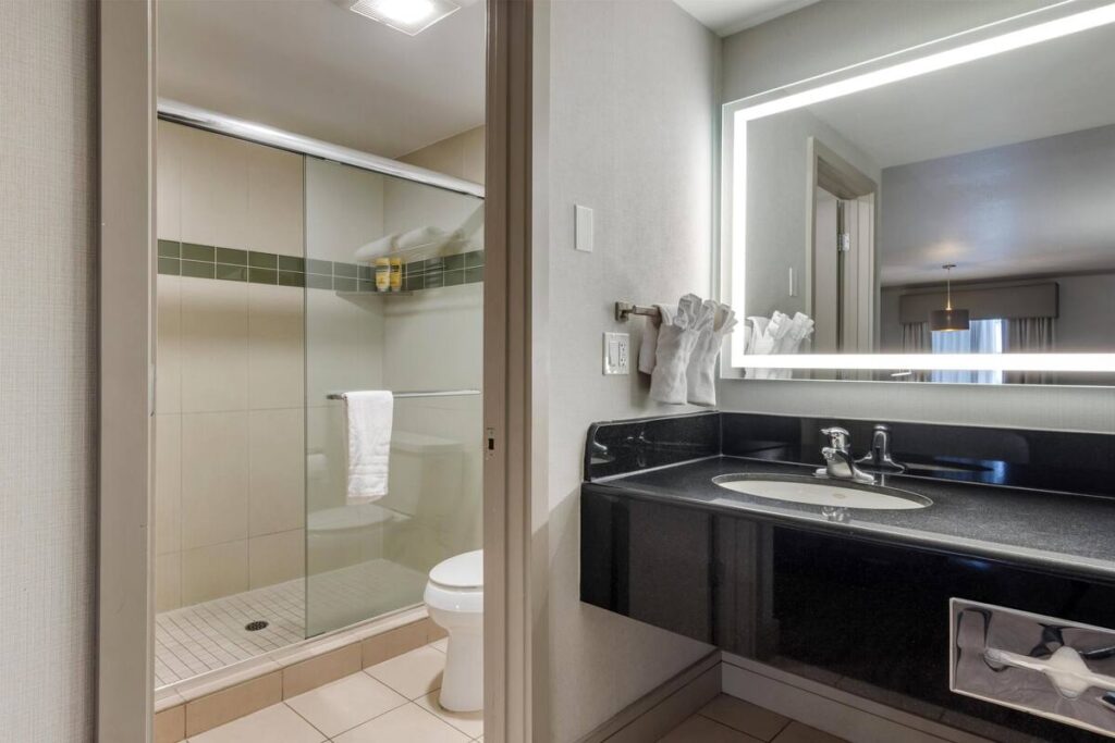 Best Western Plus Executive Suites - Image 4
