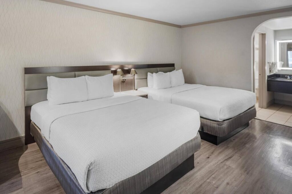 Best Western Plus Executive Suites - Image 5