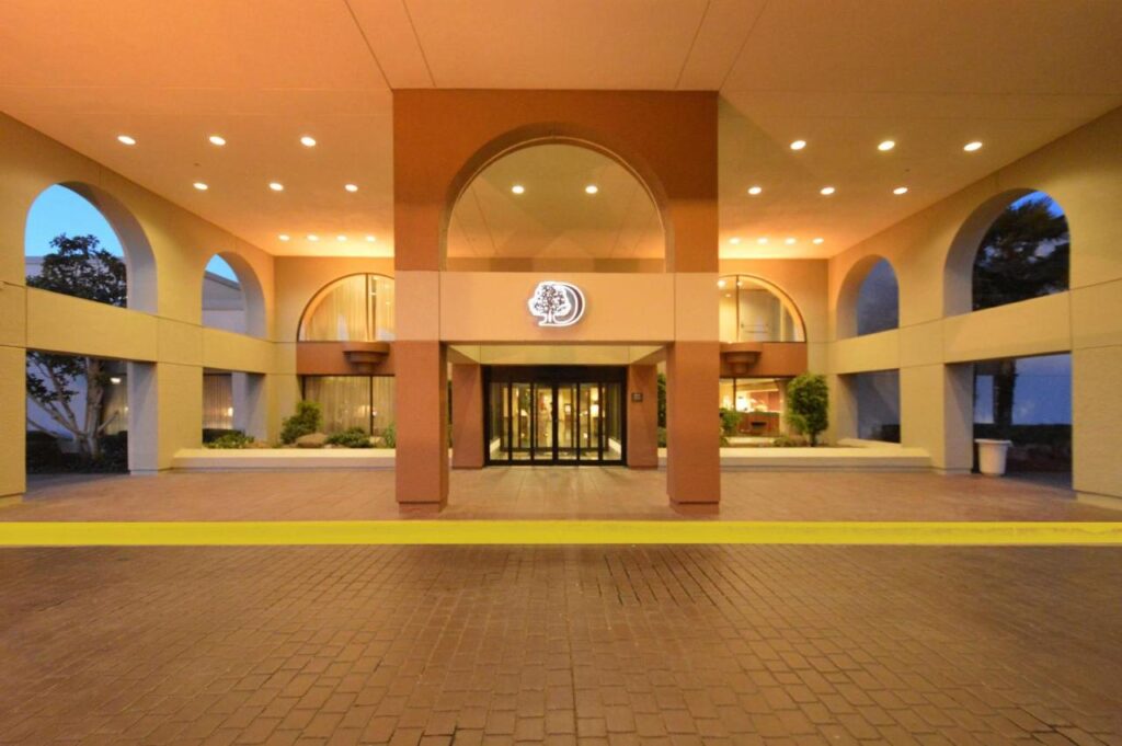 DoubleTree by Hilton Newark-Fremont - Image 1