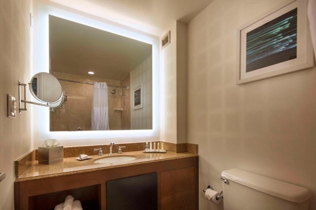 DoubleTree by Hilton Newark-Fremont - Image 3