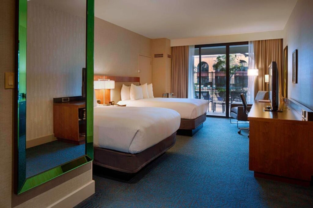 DoubleTree by Hilton Newark-Fremont - Image 4