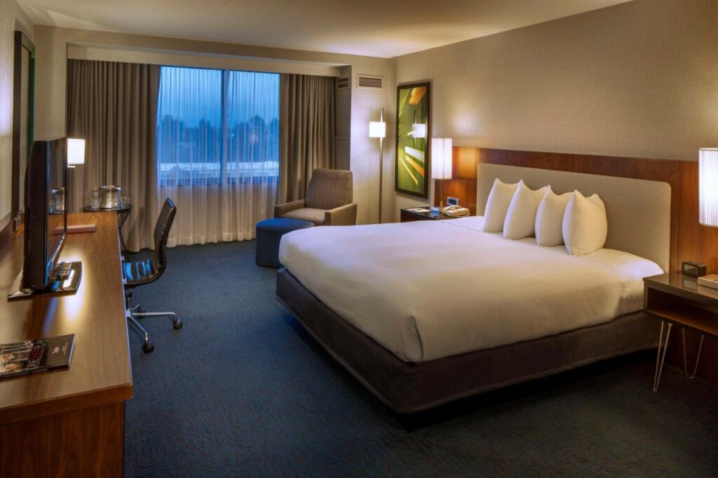 DoubleTree by Hilton Newark-Fremont - Image 6