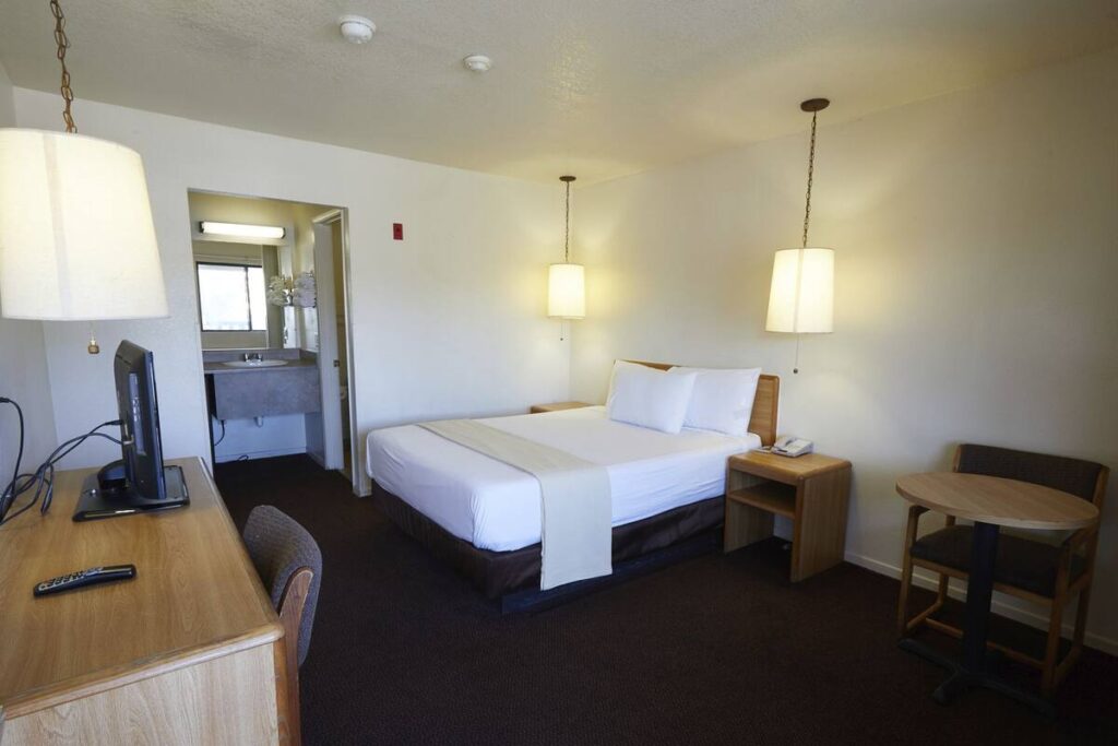 EZ 8 Motel Newark - Image 2