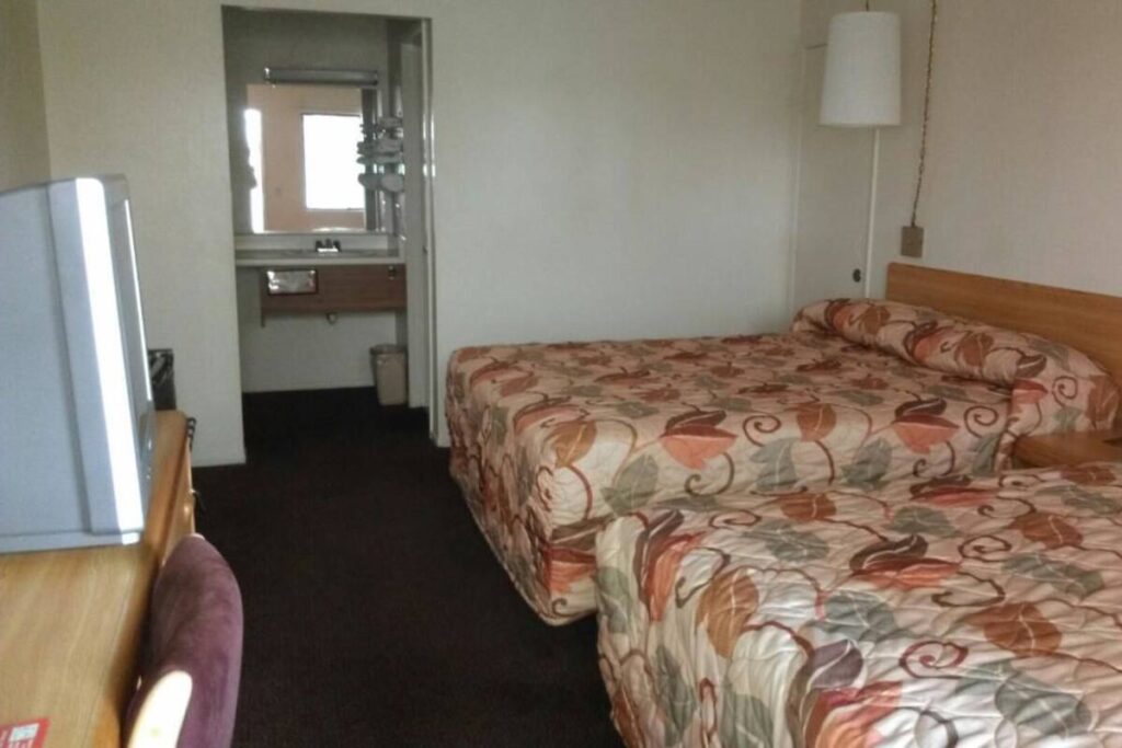 EZ 8 Motel Newark - Image 6