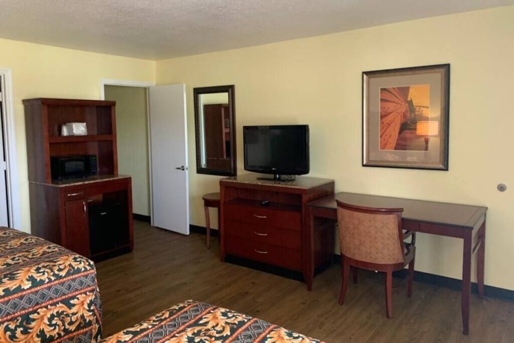 Inn On The Green Florida - Image 6