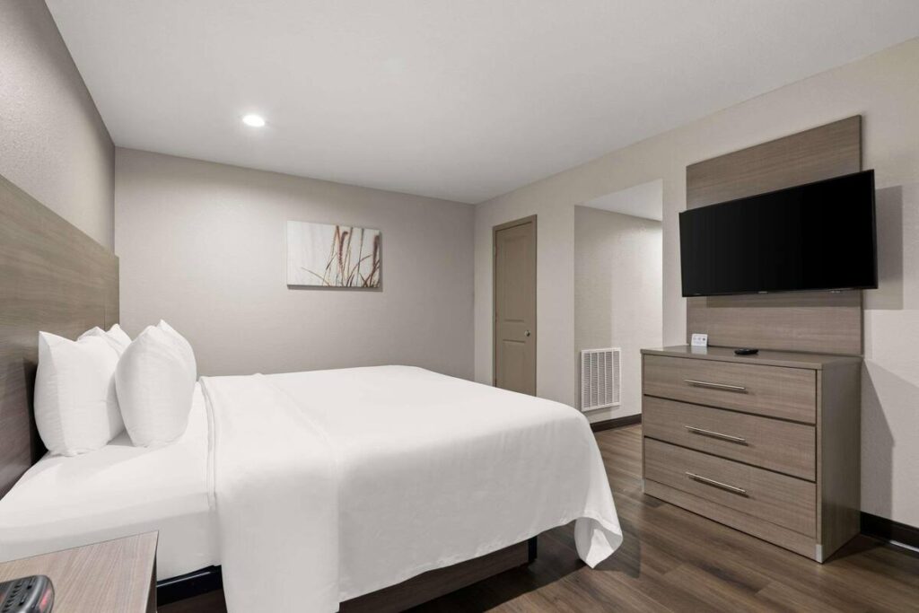 Quality Suites Wildwood - The Villages - Image 4