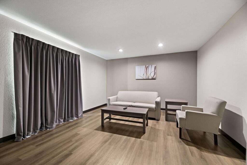 Quality Suites Wildwood - The Villages - Image 5