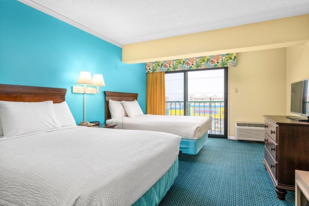Cayman Suites Hotel - Image 1