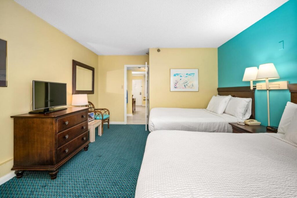 Cayman Suites Hotel - Image 3