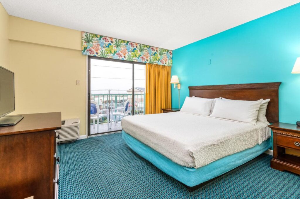 Cayman Suites Hotel - Image 4