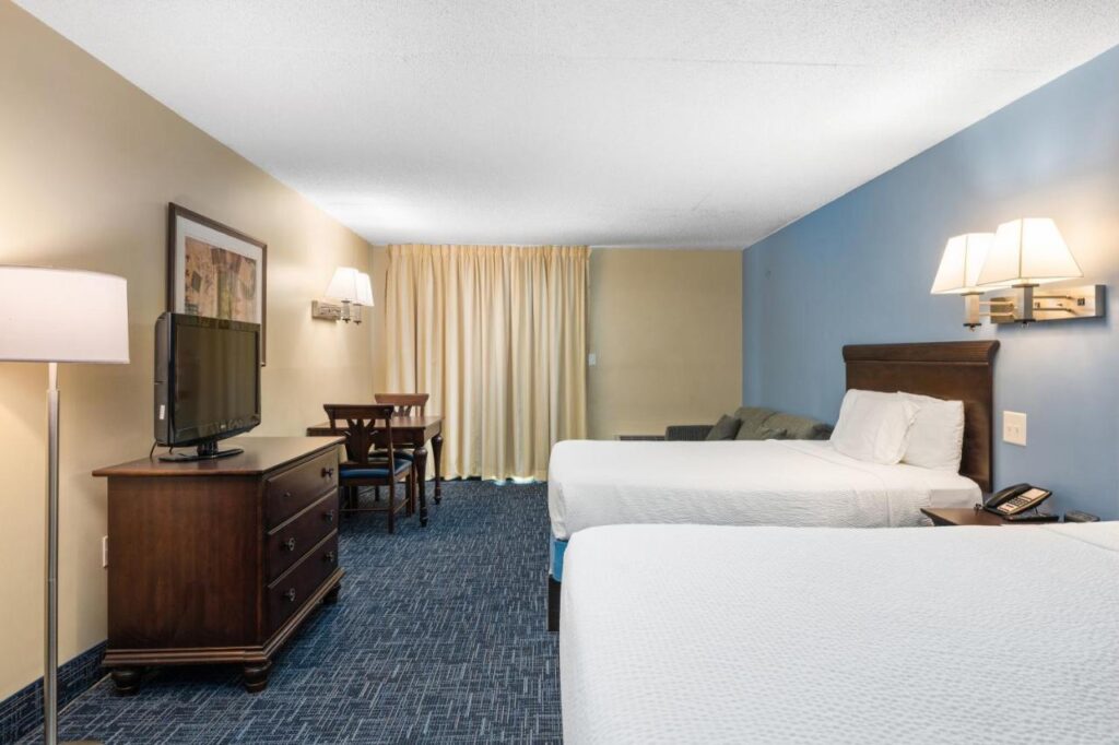 Coastal Palms Inn and Suites - Image 2