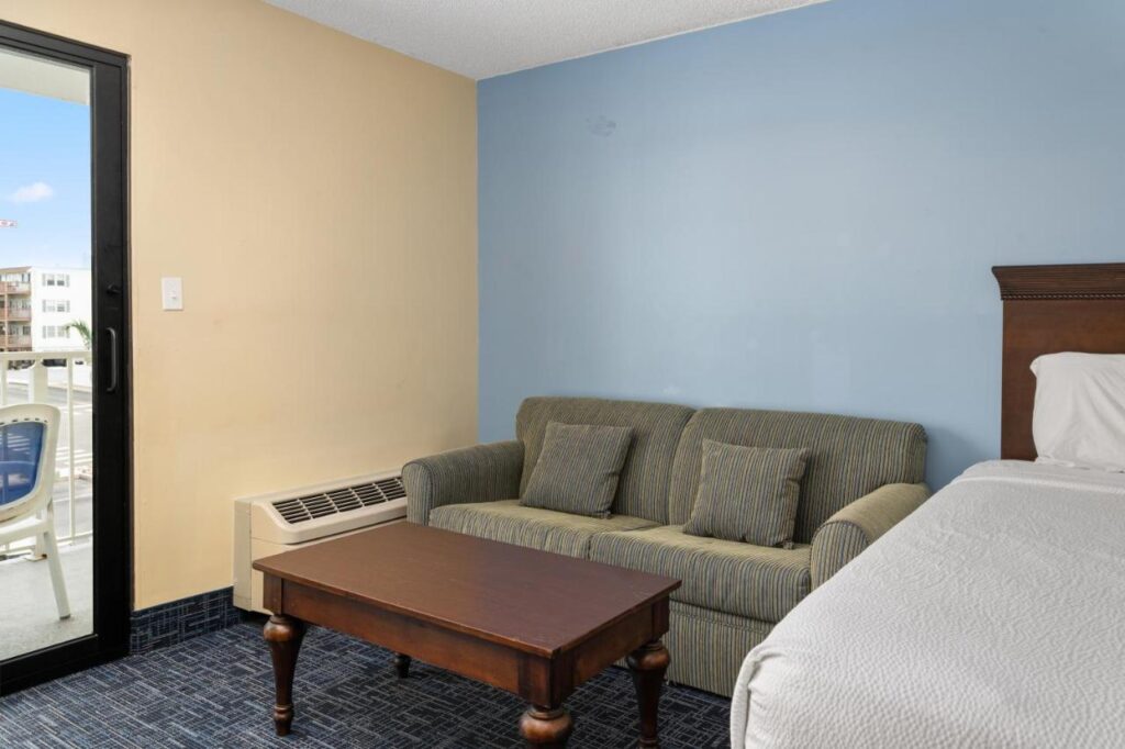 Coastal Palms Inn and Suites - Image 3