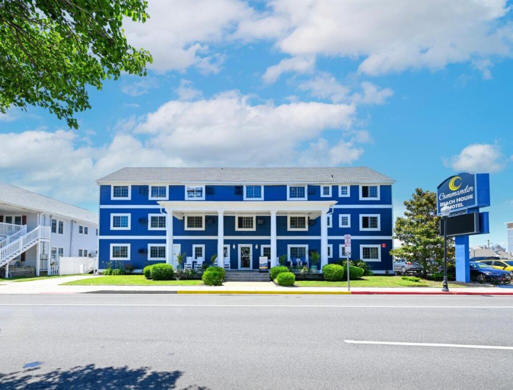 Commander Beach House Hotel - Image 1