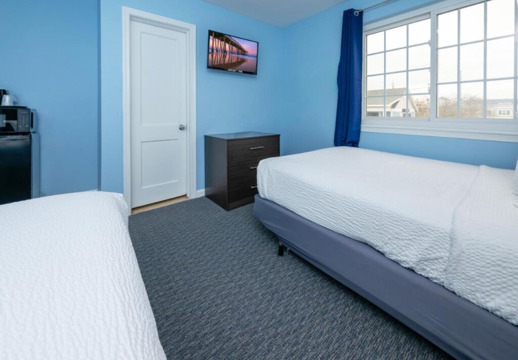 Commander Beach House Hotel - Image 2