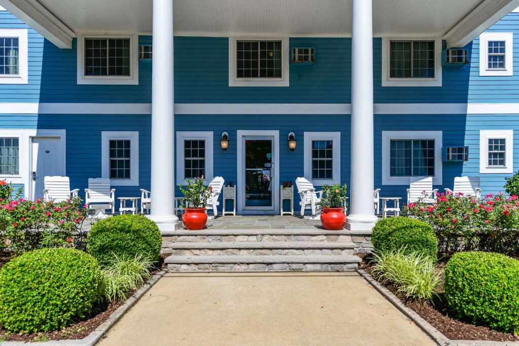 Commander Beach House Hotel - Image 5