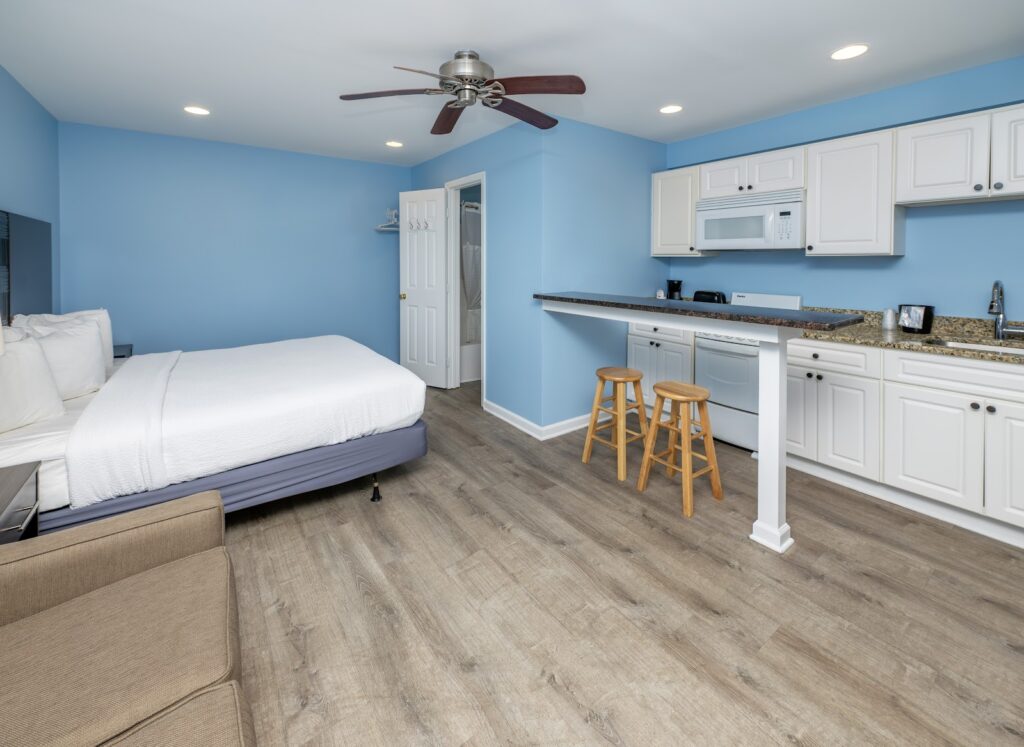 Commander Beach House Hotel - Image 6