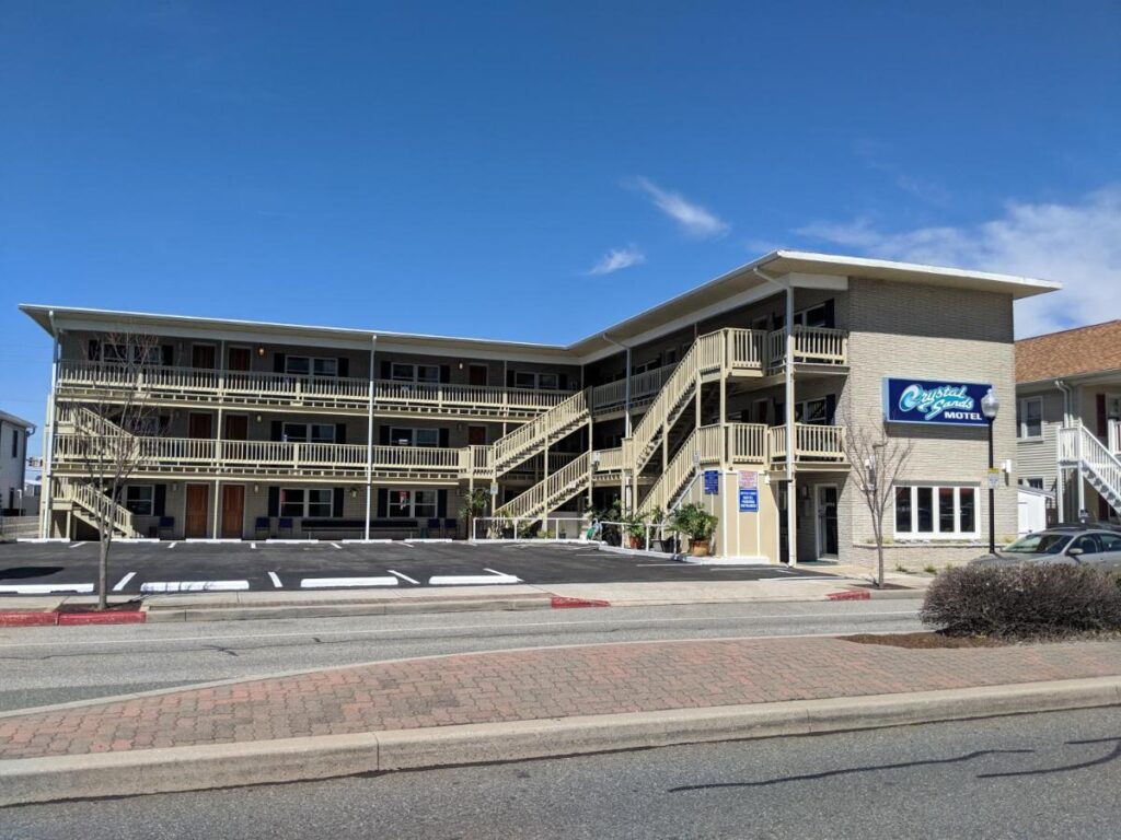 Crystal Sands Motel - Image 1