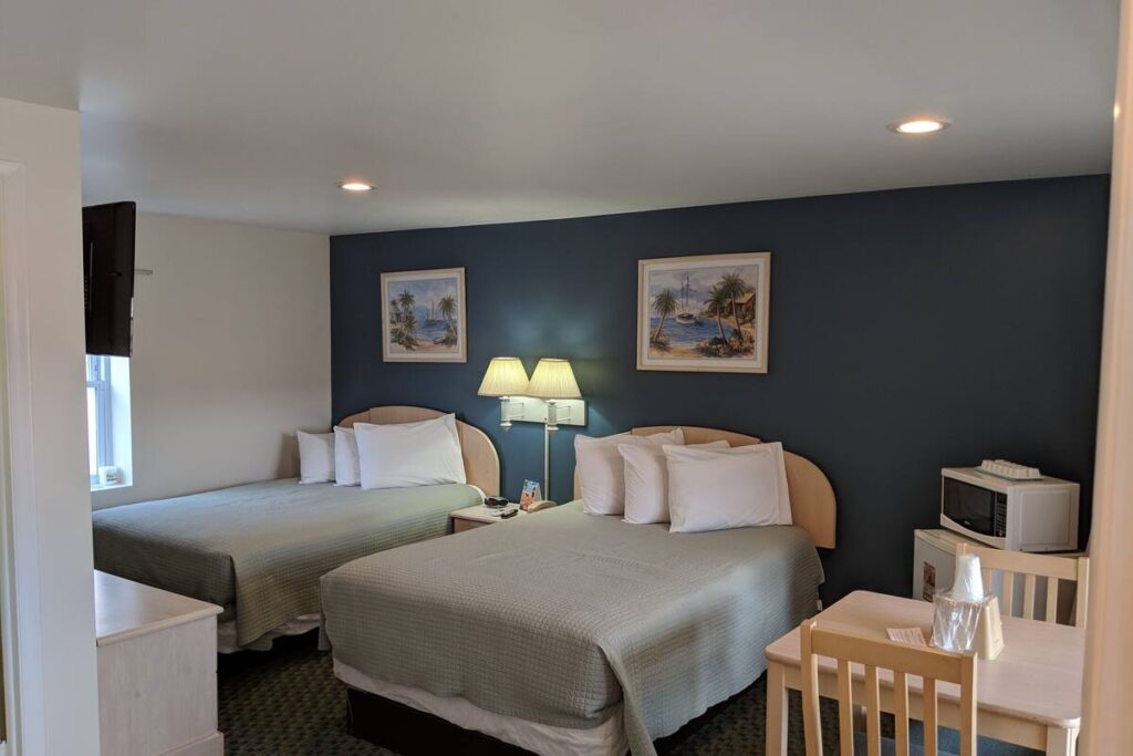 Crystal Sands Motel - Image 6