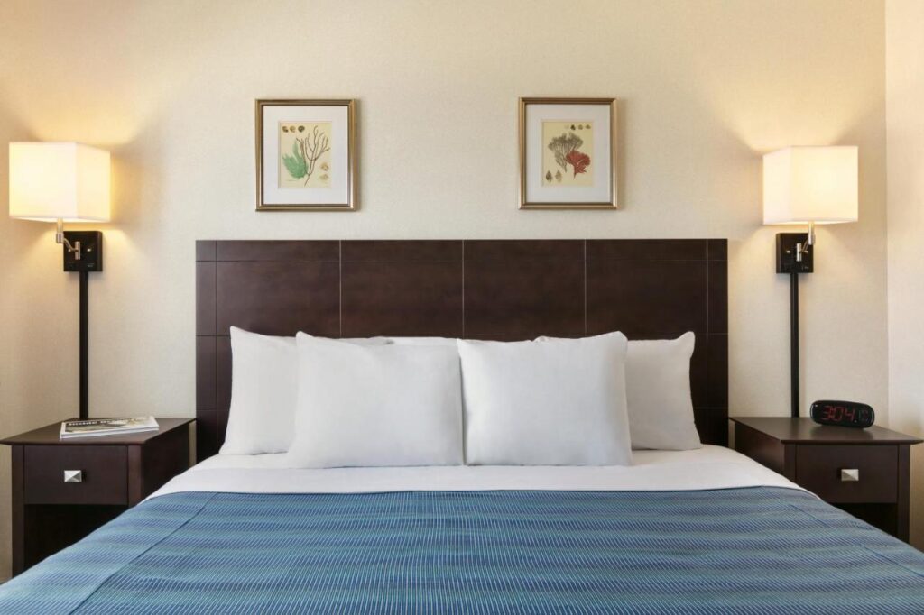 Harrison Hall Hotel - Image 4