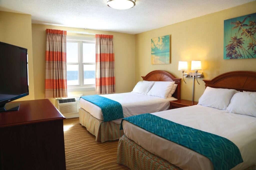 Plim Plaza Hotel - Image 1