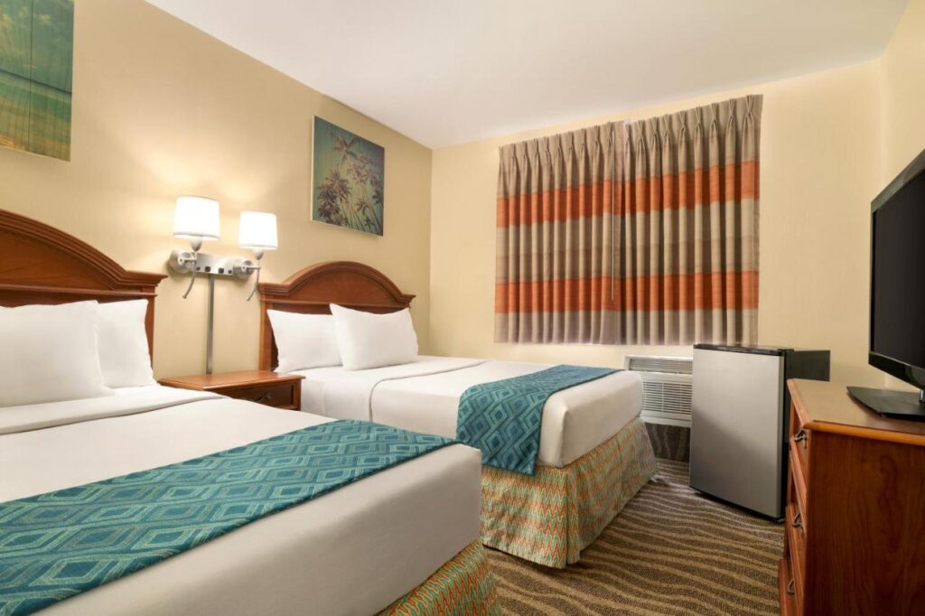 Plim Plaza Hotel - Image 2
