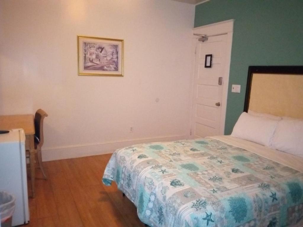 Surf Villa Hotel - Image 1