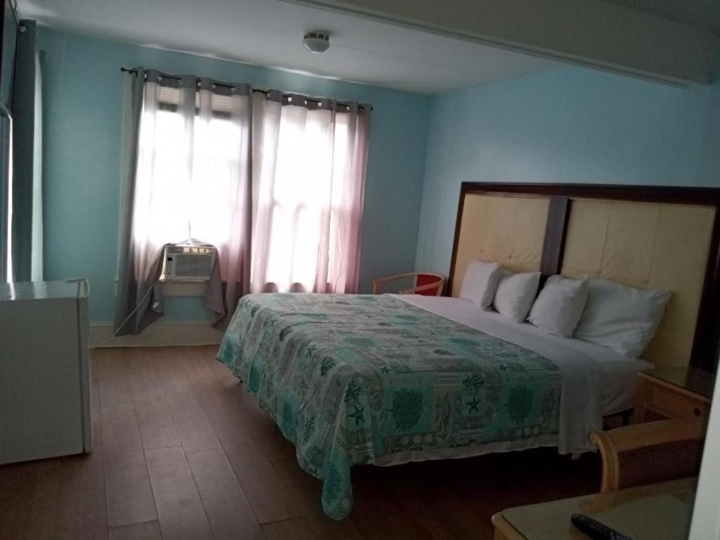 Surf Villa Hotel - Image 3