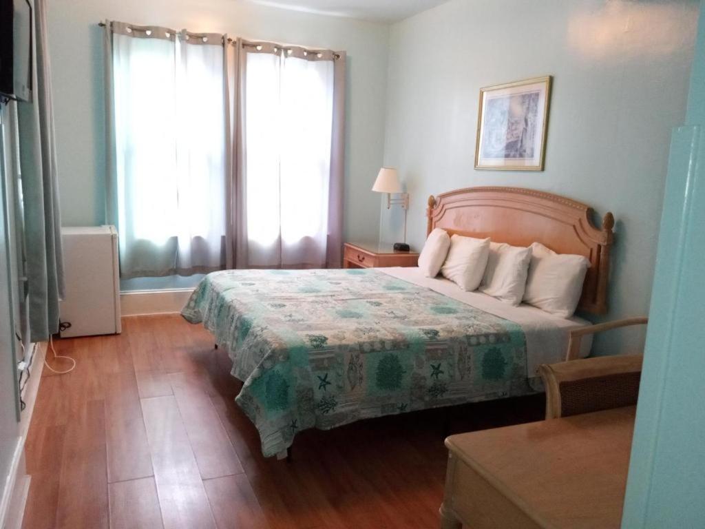 Surf Villa Hotel - Image 4