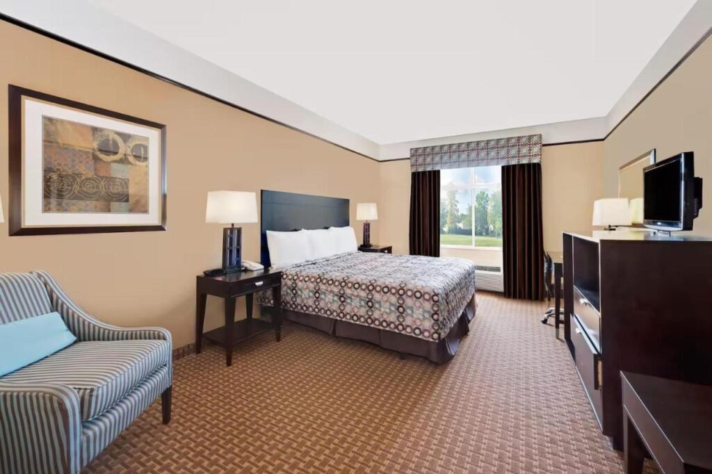 Sonesta Essential Hotels Odessa - Image 2