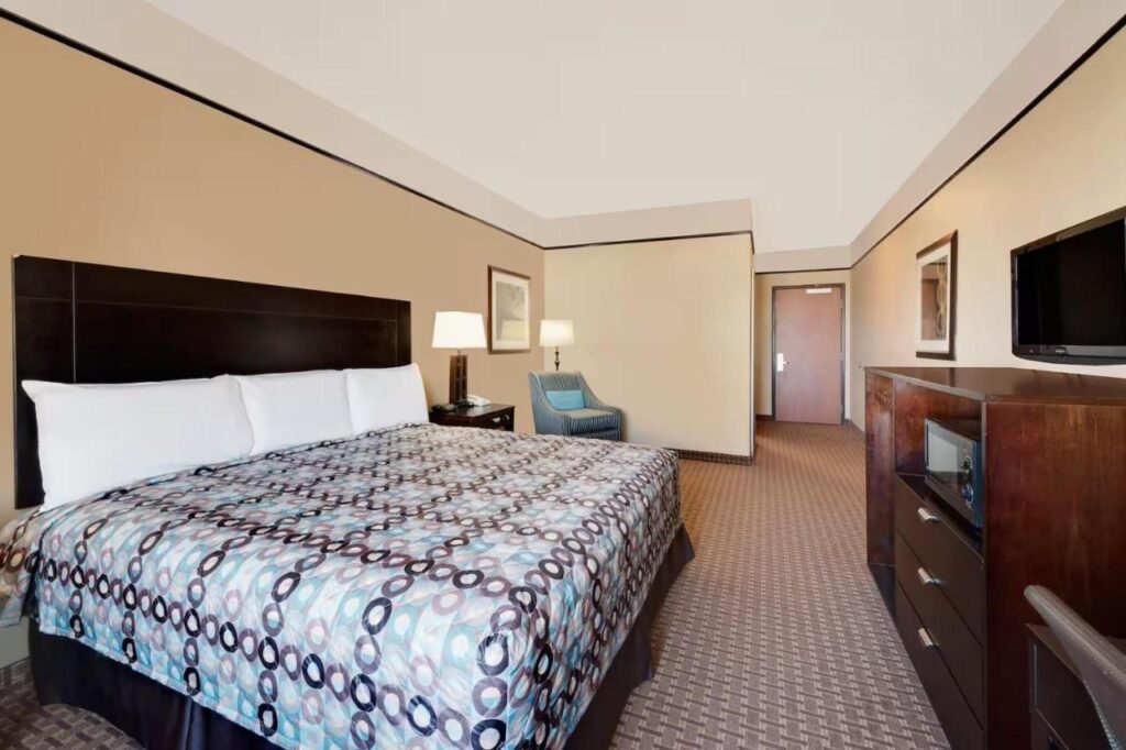 Sonesta Essential Hotels Odessa - Image 4