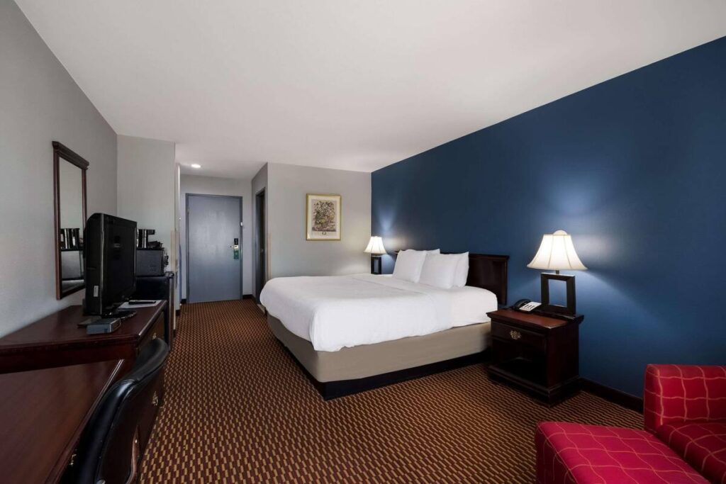 Quality Inn & Suites Oklahoma City North - Image 4