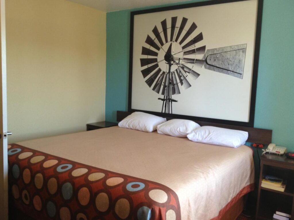 Super 8 by Wyndham Midwest City OK - Image 2