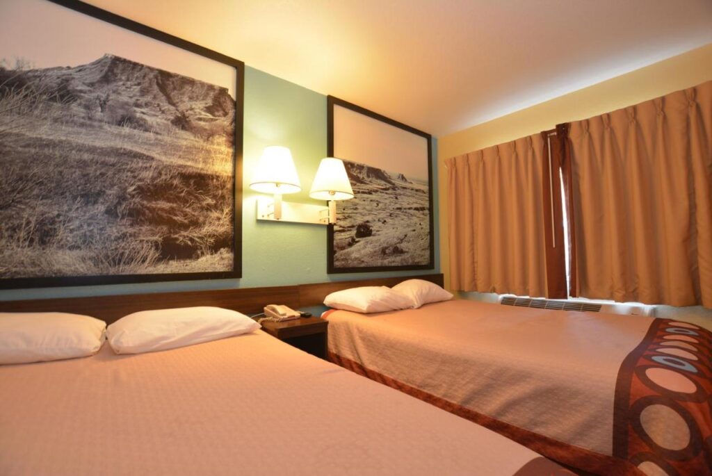 Super 8 by Wyndham Midwest City OK - Image 6