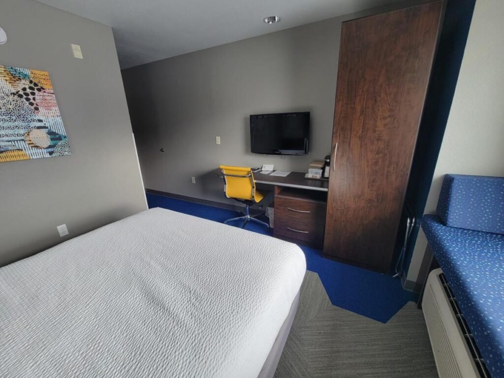 Microtel Inn & Suites by Wyndham Bluffs - Image 6