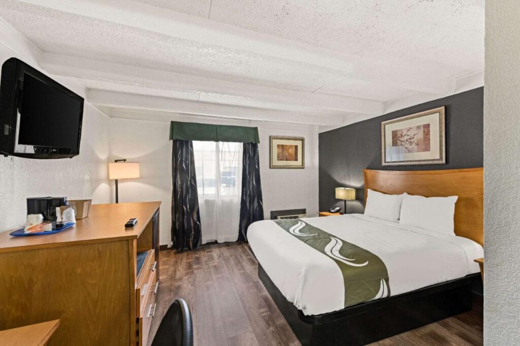 Quality Inn & Suites near I-480 and I-29 - Image 3