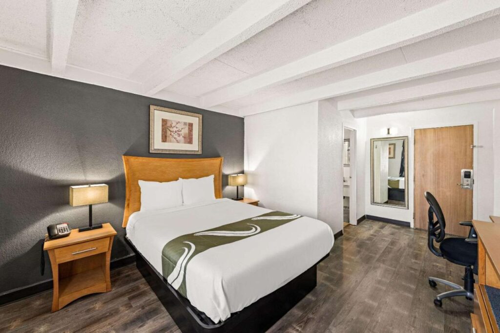 Quality Inn & Suites near I-480 and I-29 - Image 4