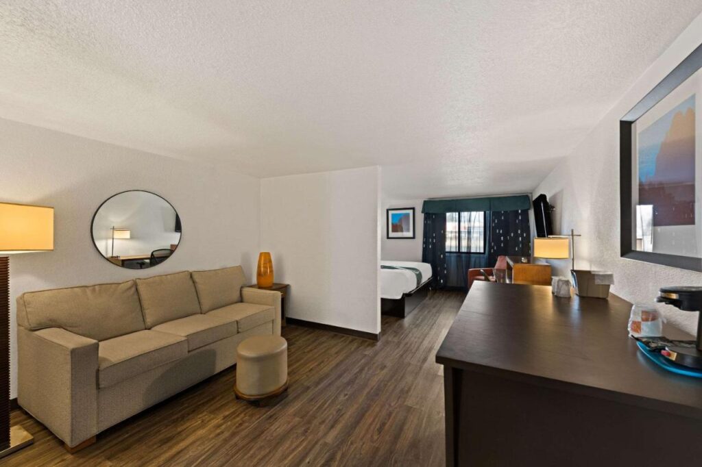 Quality Inn & Suites near I-480 and I-29 - Image 5