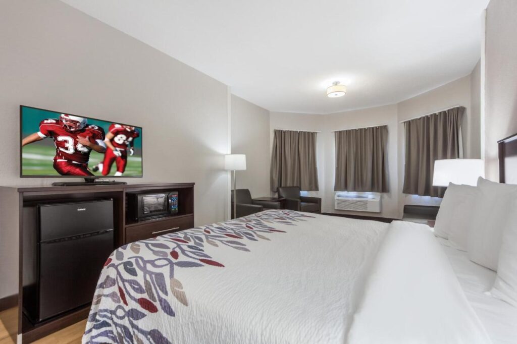 Red Roof Inn & Suites Omaha - Council Bluffs - Image 3