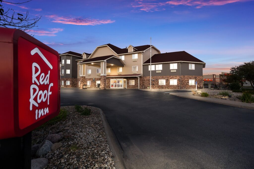Red Roof Inn & Suites Omaha - Council Bluffs - Image 5