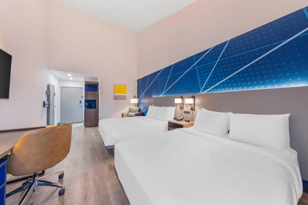 Comfort Inn & Suites Irvine Spectrum - Image 4