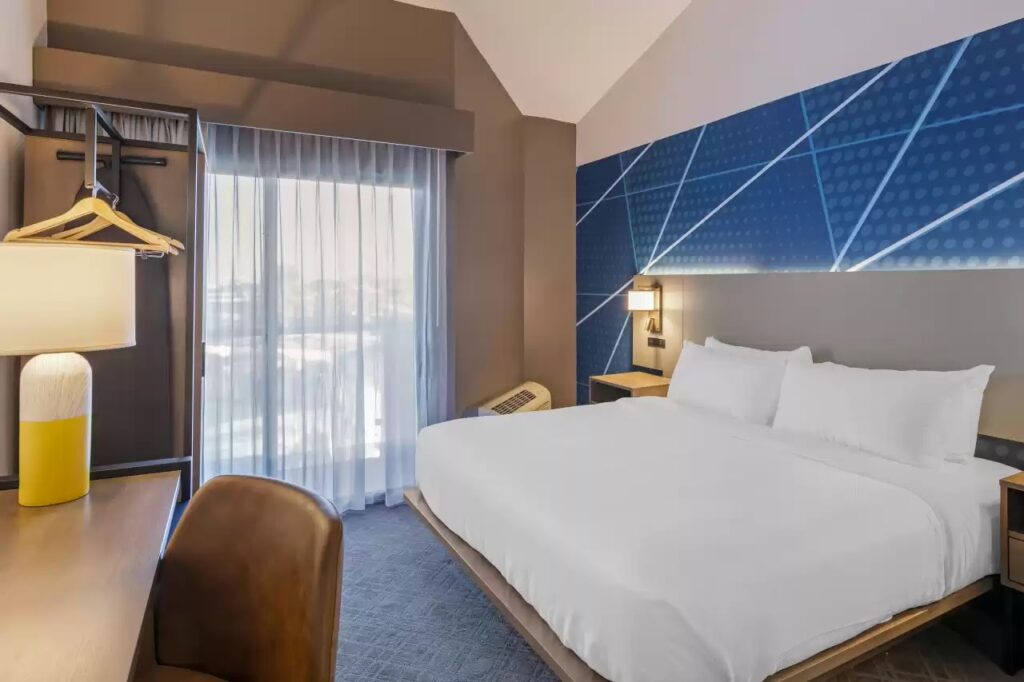 Comfort Inn & Suites Irvine Spectrum - Image 6